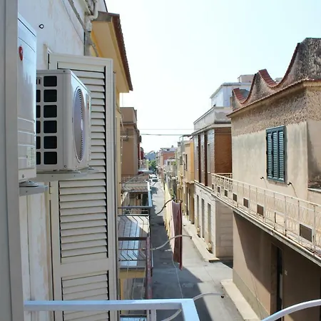 Kantharos House * أفولا