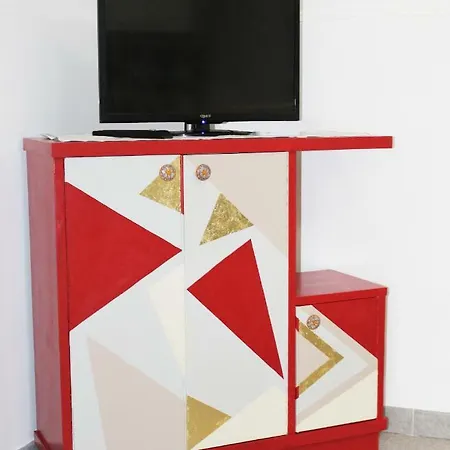 Kantharos House أفولا